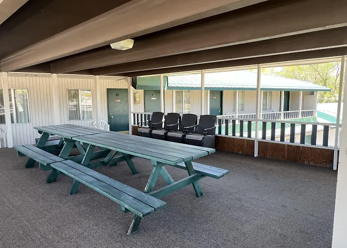 Silver Spur Motel 2*